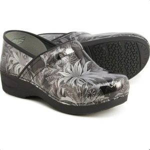 Dansko Women's XP 2.0 - Jungle Metallic Patent Leather Size 42  or 11.5 | 12